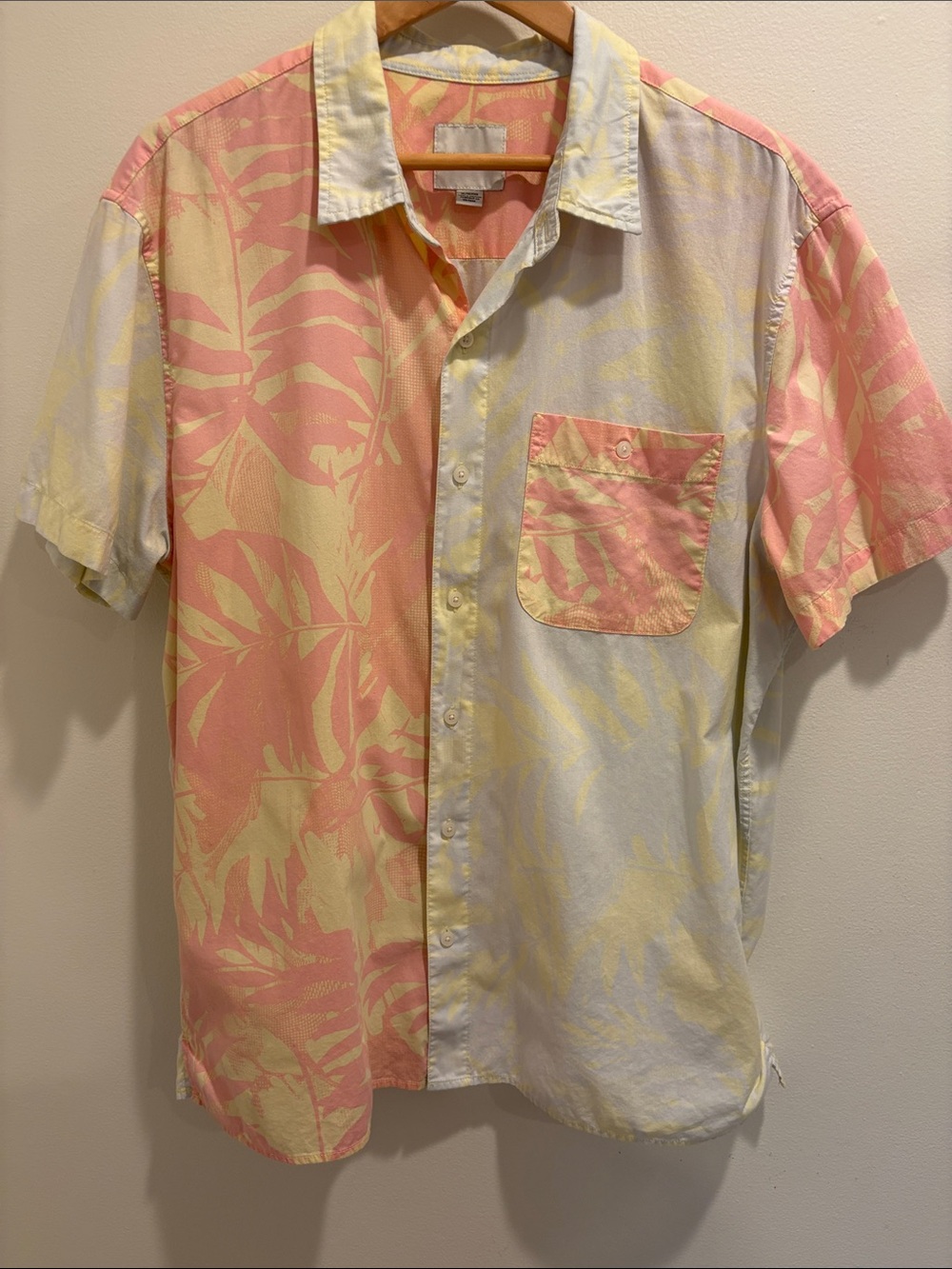 American Eagle Men's Short-Sleeve Tropical Button-Up Shirt
